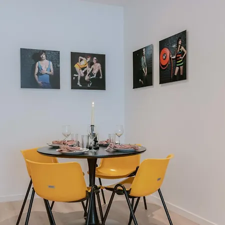 Apartment Colorful Pop In The Heart Of *